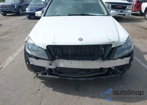 2014 Mercedes-Benz C 300 Luxury 4Matic/Sport 4Matic из США, поврежденный, VIN WDDGF8AB0EA941628